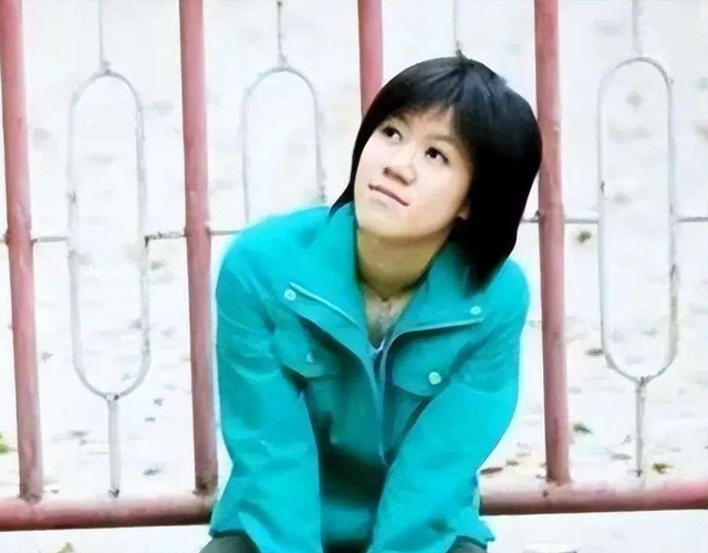 2005年，广西20岁女孩带瘫痪爸爸上大学，感动国人，后来怎样了？