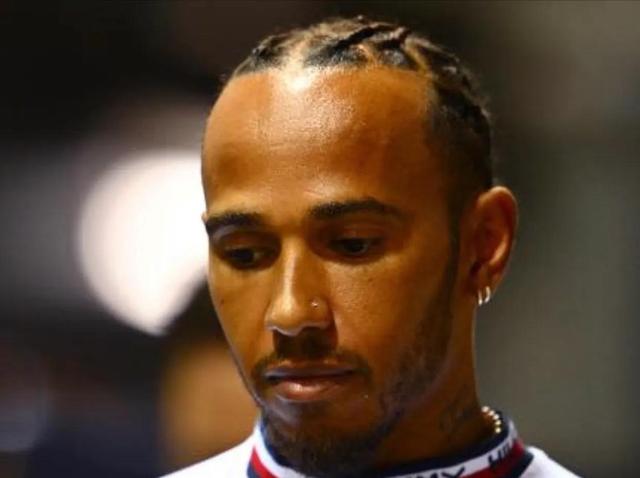 梅赛德斯在新加坡大奖赛上因汉密尔顿的鼻钉被罚款近25,000美元