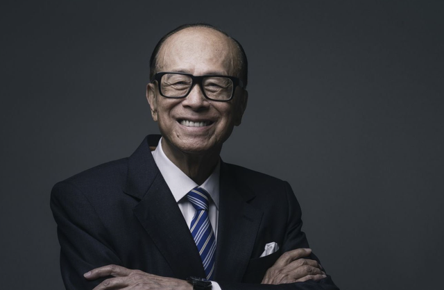 整合英国资产，200亿出售香港豪宅，李嘉诚在打什么算盘？