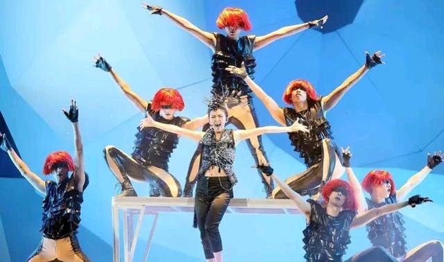 华语乐坛近30年来有哪些歌手可以称得上天王天后?