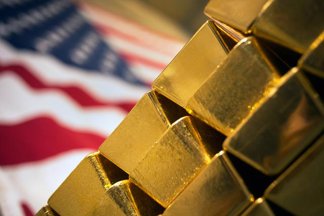 中国开始大幅减美债并打破沉默，为何要从美国运回600吨黄金储备