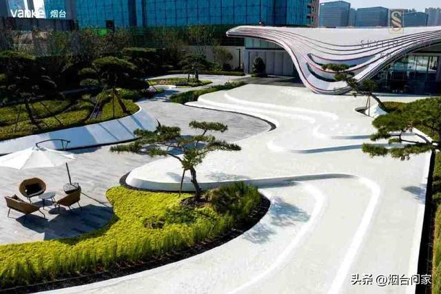​这座城市，是如何被一座海岸会所征服的？