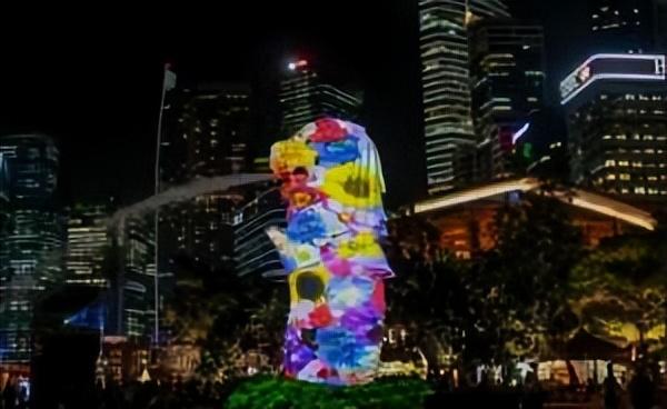 美国时尚杂志在日本玩的那套在新加坡玩不转，太色情、太低俗