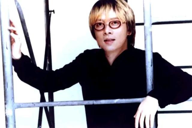 华语乐坛近30年来有哪些歌手可以称得上天王天后?