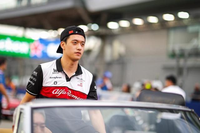 F1新加坡站 | 周冠宇续约后首战被撞退赛