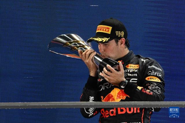F1新加坡大奖赛：佩雷斯夺冠