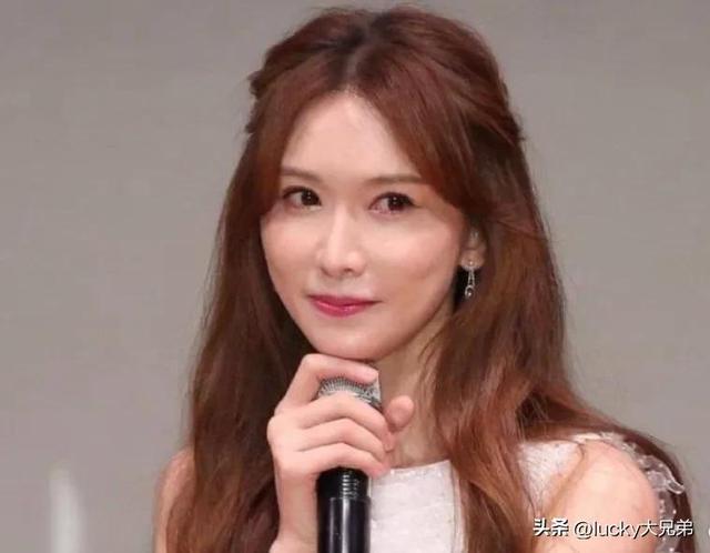 “妖娆多姿”林志玲，台湾女神不做要嫁日本，如今回台湾宣传新书