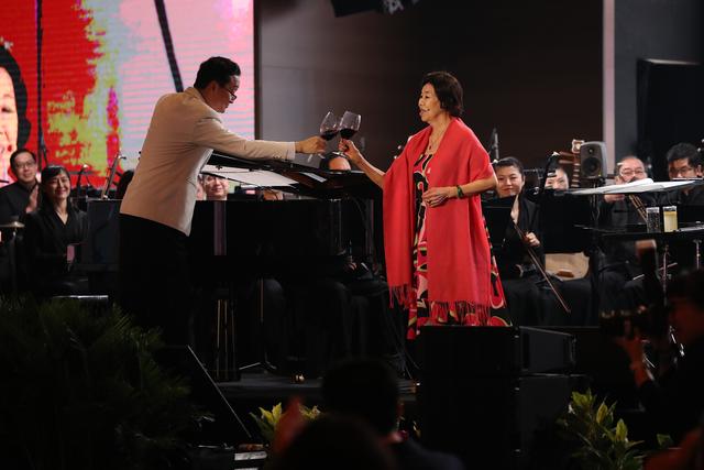 新加坡华乐团于 2022 年筹款晚宴暨音乐会《管韵献新声》筹获94万6500元的款项