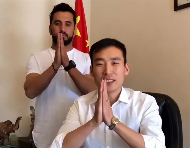 河南小伙，从百万富翁沦为穷光蛋，去巴基斯坦当村长，如今怎样了