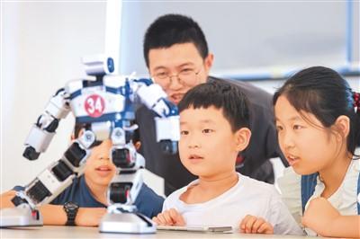 中国朝着科技强国阔步前行