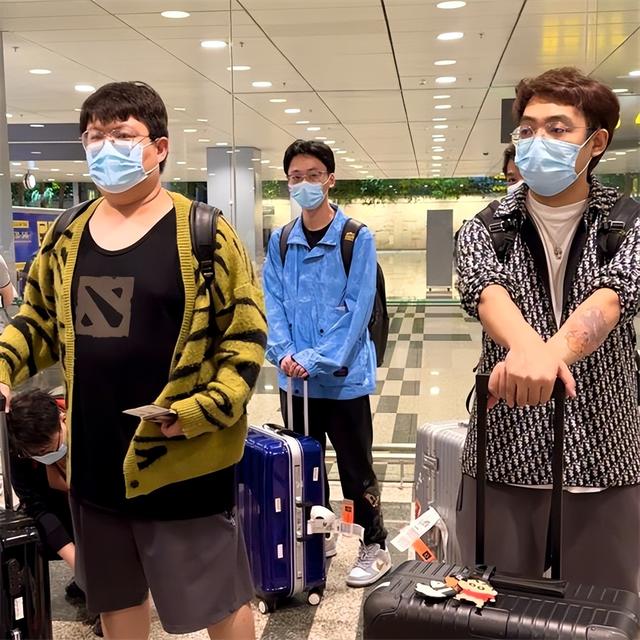DOTA2：RNG折戟新加坡，超哥微博发文“Somnus out”