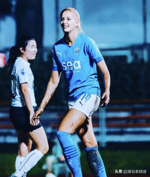 最美德甲讲师再来亚洲！颜值高踢球飒，曾在山东广东讲过课