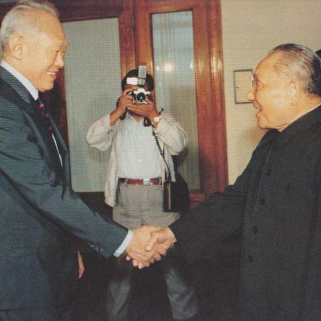 78年，邓小平访问新加坡，李光耀问他：若你出生在新加坡会如何？