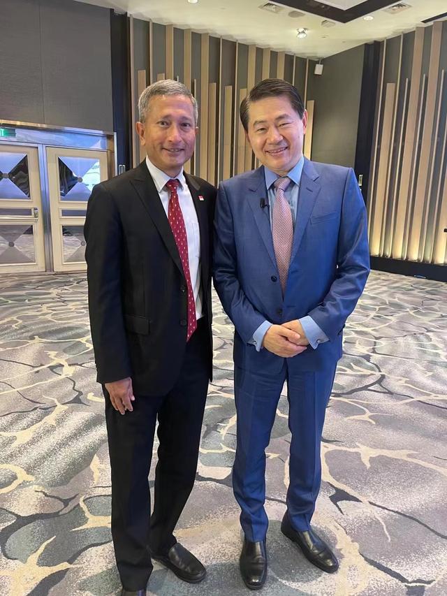 王辉耀应邀出席新加坡亚洲未来峰会 探讨亚洲未来的机遇与挑战