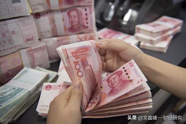 美元“高举镰刀”，巴菲特出手日本，人民币准备好了吗？