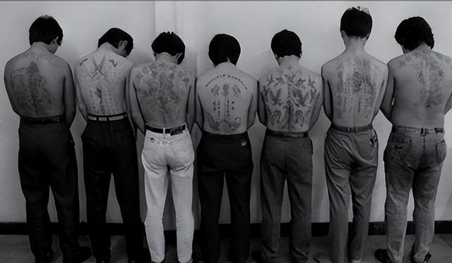 新加坡私党大佬化身“正能量”使者，这笑容真的太疗愈啦