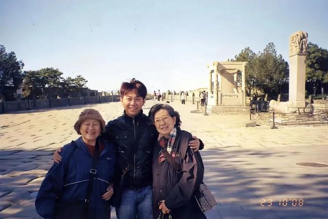 小伙爱上82岁外国富婆，远赴新加坡，却吃了11年牢饭？