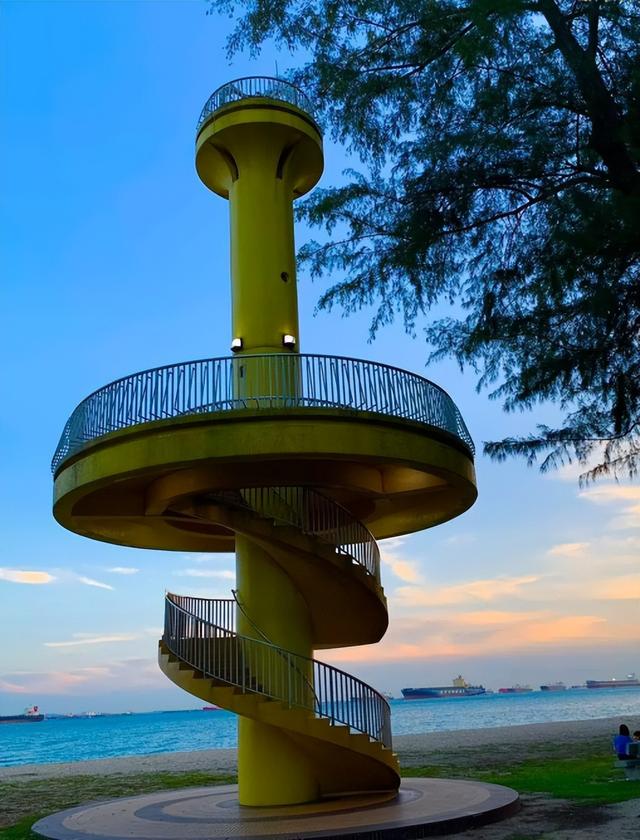 新加坡都市传说 - 黄灯塔