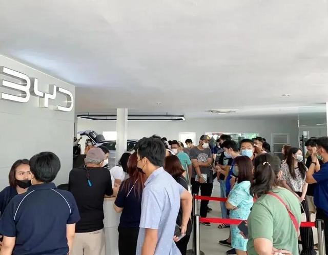 凌晨4点排队订车？元PLUS泰国预售开启，售价折合人民币22.6万