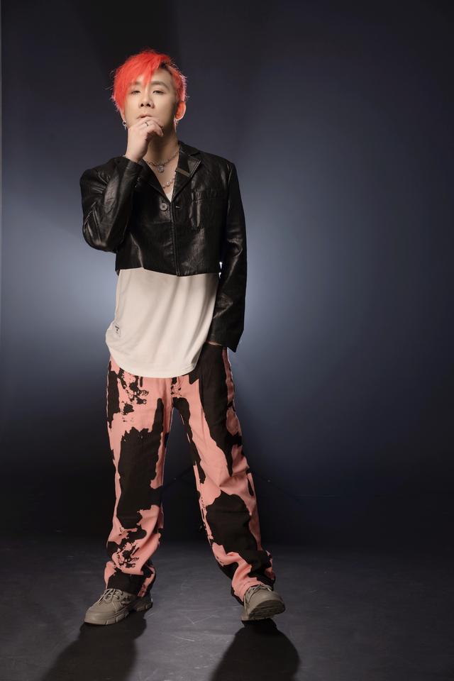 新加坡双栖艺人Aaron向华新单曲《心跳》发布