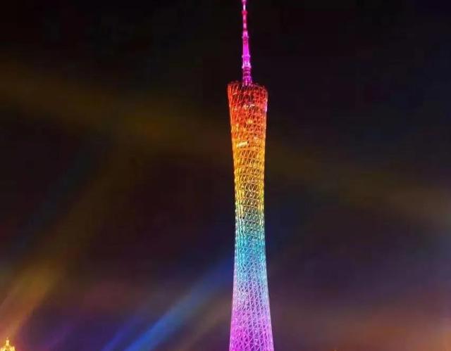 中国能否学习新加坡的防疫政策，逐步放开？