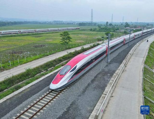 写在习近平主席即将出席二十国集团领导人第十七次峰会和亚太经合组织第二十九次领导人非正式会议并对泰国进行访问之际