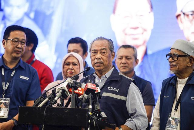 出乎意料的马来西亚大选：没有明确赢家，97岁马哈蒂尔出局，年轻人为生计发愁