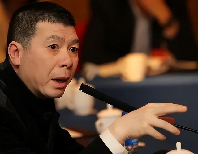 明星为何总爱改国籍？李连杰为赚钱成美国籍，刘亦菲因国籍被骂