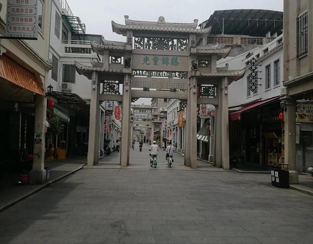 所谓新加坡模式谁在做局？