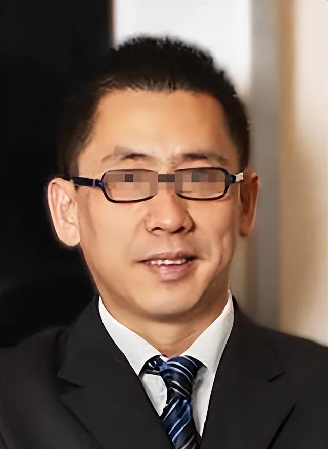 新加坡知名信托公司华裔总裁抽脂致死，医生毫无经验、篡改病例