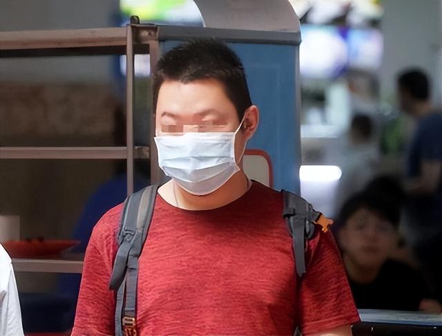 男子居然给新加坡女室友“下尿”，饭餐一股“尿骚味”