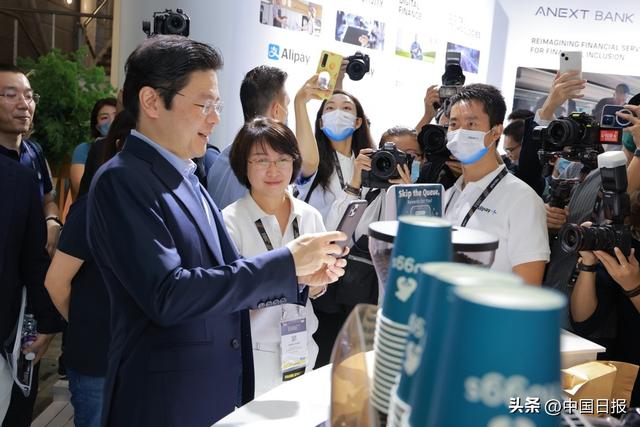全球最大金融科技节，新加坡副总理扫码体验中国数字技术方案