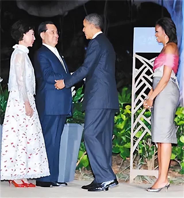2009年连战在新加坡见到奥巴马，奥巴马说：我舅公十分推崇你