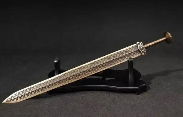 越王剑：出土时曾“滴血认主”，新加坡借走展览，还破坏过文物