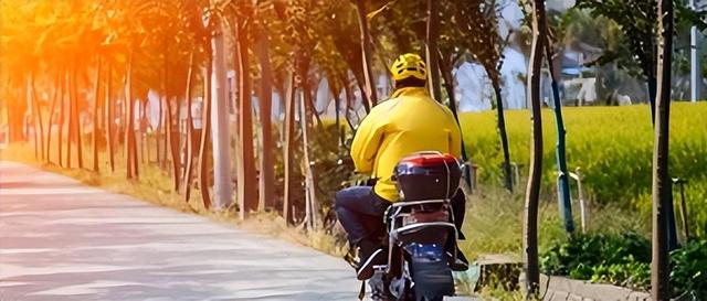 新加坡酒店前台因移动外卖遭外卖员群殴，威胁：警察来了！照打