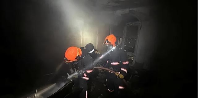 2人死亡，新加坡一居民楼发生火灾！高层建筑起火怎么办？