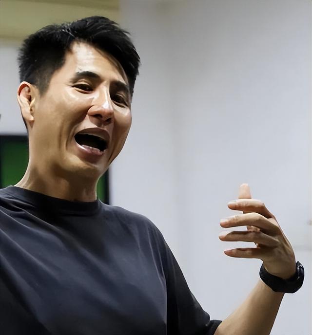 新加坡华人男子海中勇救五名孩童，自责体力不支“少救一个”