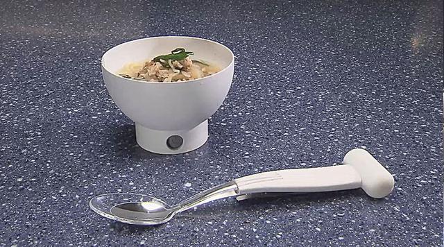 日本发明玩真大：不放盐就有咸味的餐具，舔屏就能尝遍世界美食了
