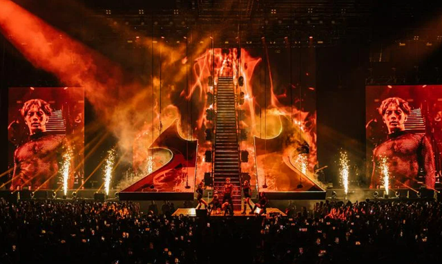 这名中国明星在新加坡太受欢迎，粉丝为见他排了七小时队！