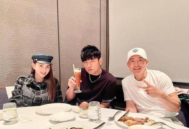 新加坡演唱会来了!周杰伦前往新加坡!