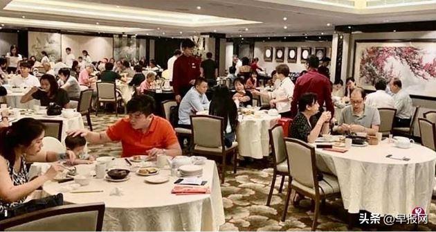 新加坡消费税明年上调 民众抢付新春套餐