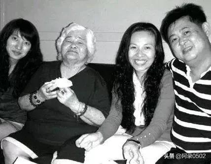 内蒙古农妇到新加坡陪读，与大学生画家相识结缘，并收获真爱