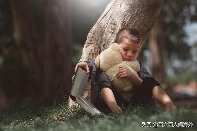 当年抄我们作业的新加坡是怎么抗疫的？