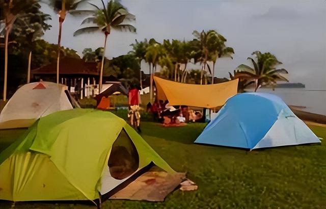 一家人到新加坡海边庆祝圣诞却发现胎儿尸体，警方连夜封锁调查