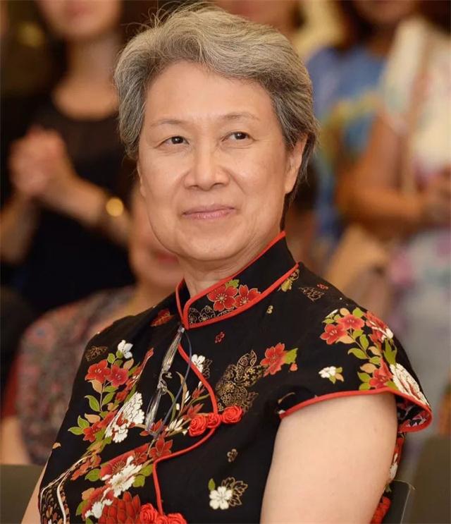 新加坡第一夫人，暗讽美国，挽救新加坡经济，曾打脸台湾
