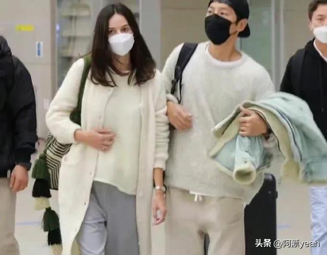 宋仲基与一英国女性恋爱，女方气质不输宋慧乔