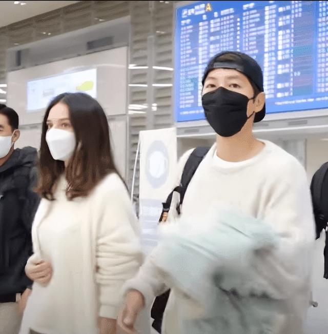 男神宋仲基新恋情曝光！英国女友疑似怀孕，网友：双宋成过去式了