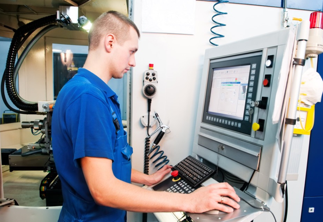 国内的数控车床和铣床工友可以去新加坡发展么？