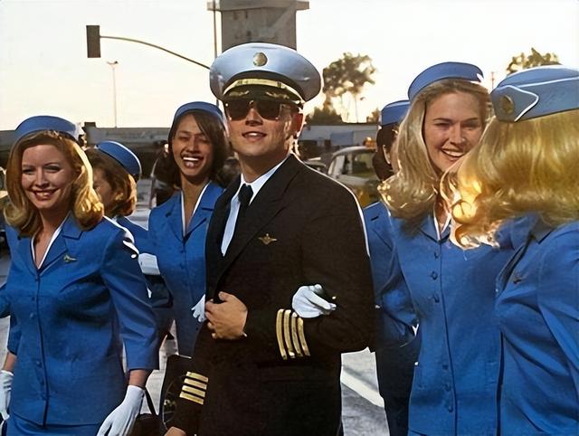 新加坡空少涨工资反被前妻告上法庭，“赡养费要加钱”