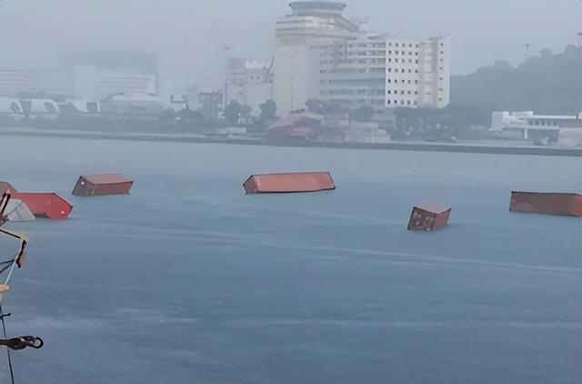 新加坡飓风居然如此恐怖，集装箱吹入大海、码头如世界末日